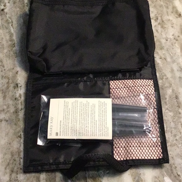 Mary Kay Brush collection with bag - Picture 3 of 8